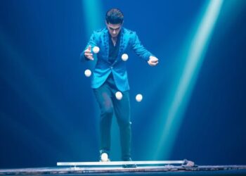 A temporada do Circo Portugal continua movimentando Aracaju e acaba de ganhar um novo atrativo para o público. Após semanas de apresentações e boa procura pelas sessões na capital sergipana, o circo anunciou uma promoção que amplia o acesso ao espetáculo: a partir de agora, todo mundo paga meia-entrada. A condição promocional é válida para o público em geral, sem necessidade de comprovação dos requisitos normalmente exigidos para o benefício. A iniciativa chega em meio à continuidade da temporada em Aracaju, que vem registrando boa presença de público desde a estreia. Com mais de 120 anos de tradição, o Circo Portugal reúne atrações para diferentes idades e mantém entre os destaques da atual temporada números como Homem-Bala, Transformers, show de mágicas, palhaços e o Globo da Morte com seis motos, por exemplo. As apresentações acontecem às 20h de terça a quinta-feira, e aos sábados, domingos e feriados, às 15h, 17h30 e 20h. Os ingressos com valor promocional podem ser adquiridos pelo site oficial do Circo Portugal, com cobrança de taxas, ou diretamente na bilheteria física. O espetáculo tem classificação livre. Reprodução: Portal Imprensa1 Por: Fpress Aseessoria de Comunicação  079 9 9885 2275