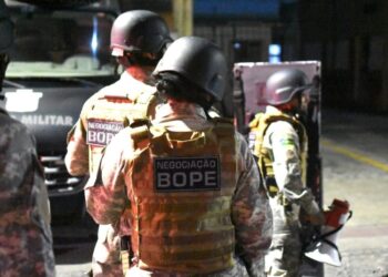 Homem suspeito de homicídio é preso com munições e drogas em Aracaju