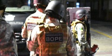 Homem suspeito de homicídio é preso com munições e drogas em Aracaju