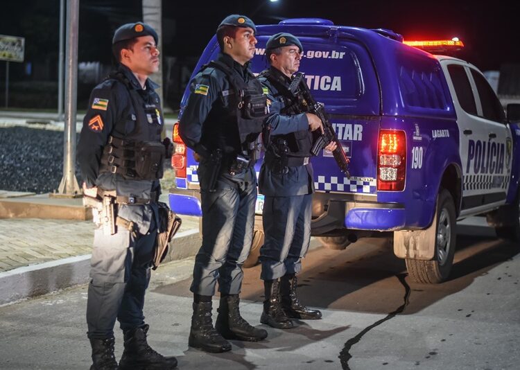 Dois homens são encaminhados à delegacia por suspeita de furto de fiação elétrica em Aracaju