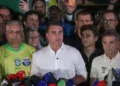 Flávio Bolsonaro anuncia que não reconhecerá resultado das eleições e pede anulação do pleito