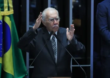 José Sarney, de 96 anos, está internado na UTI após cirurgia abdominal em São Luís