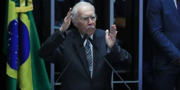 José Sarney, de 96 anos, está internado na UTI após cirurgia abdominal em São Luís