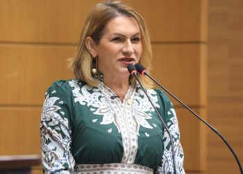 Linda Brasil destaca suspensão da greve dos professores da rede estadual em Sergipe