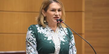 Linda Brasil destaca suspensão da greve dos professores da rede estadual em Sergipe