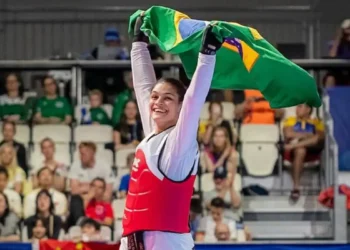 Maria Clara Pacheco conquista terceiro ouro consecutivo no Grand Prix de Taekwondo