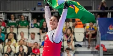 Maria Clara Pacheco conquista terceiro ouro consecutivo no Grand Prix de Taekwondo