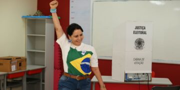 Prefeita Emília Corrêa acompanha eleição em Sergipe e vota em Aracaju