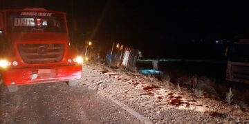 Veículo tomba e deixa trânsito parcialmente interditado na SE-170, em Graccho Cardoso